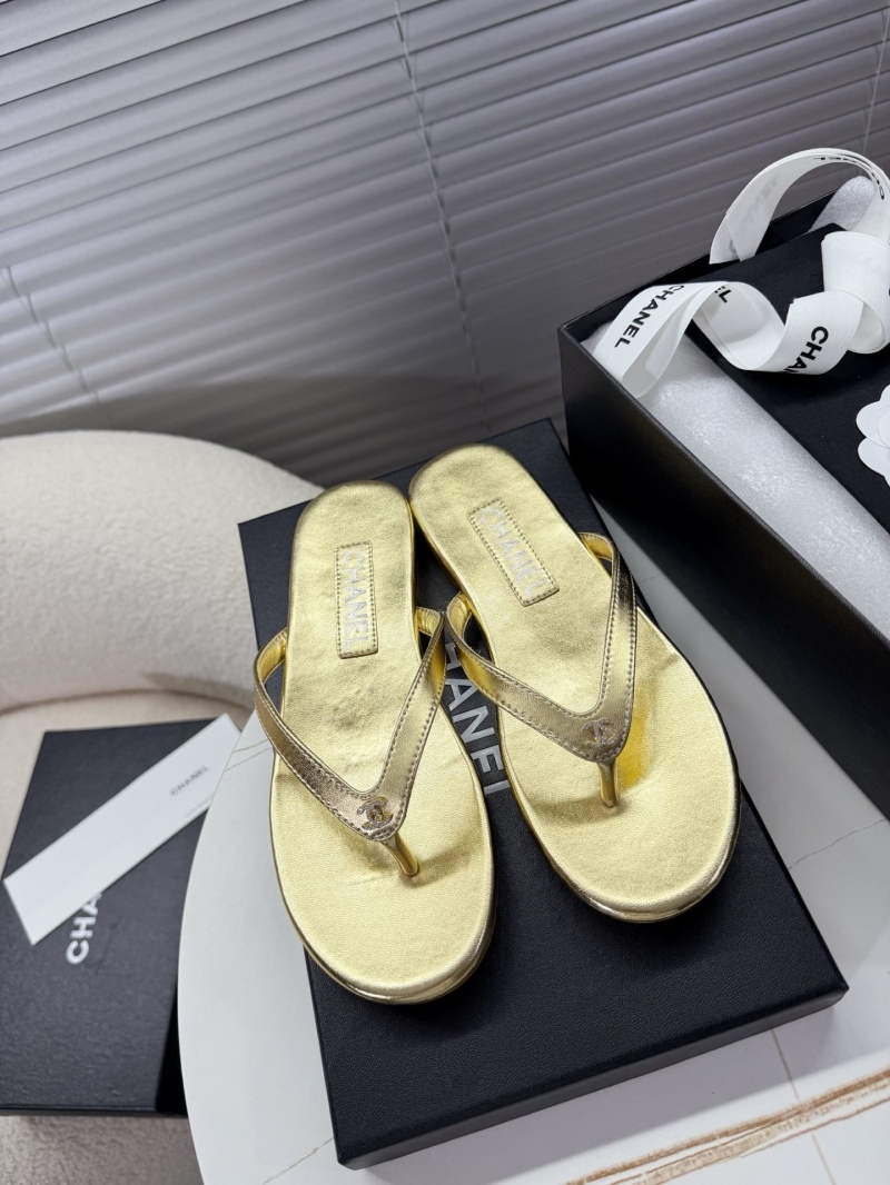 Ch**el slippers